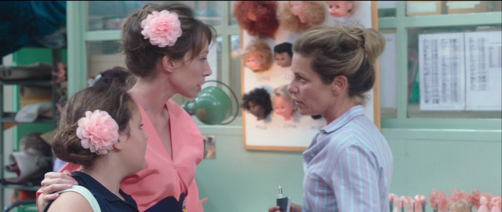 TIENS-TOI DROITE - Teaser Réalisé par Katia Lewkowicz avec Laura SMET