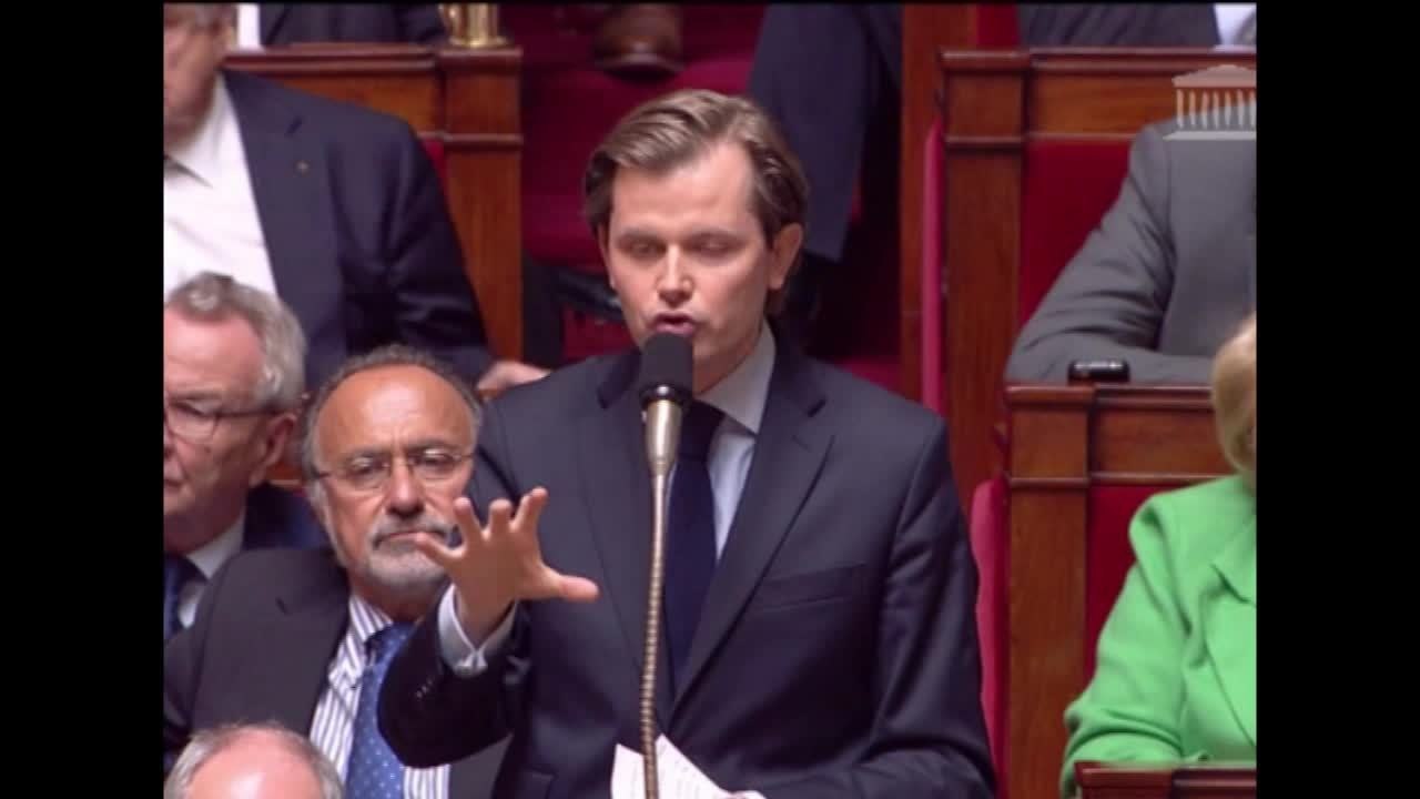 ZAPPING – Les questions au gouvernement en 2 minutes
