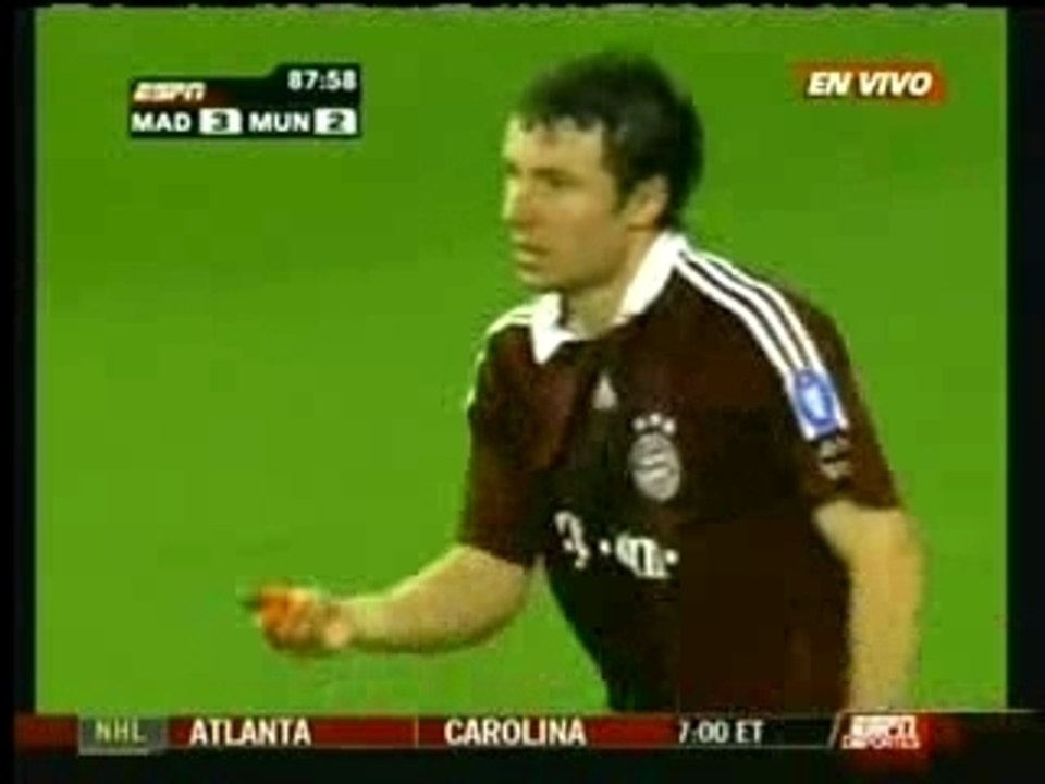 Van Bommel (3-2) vs Real Madrid