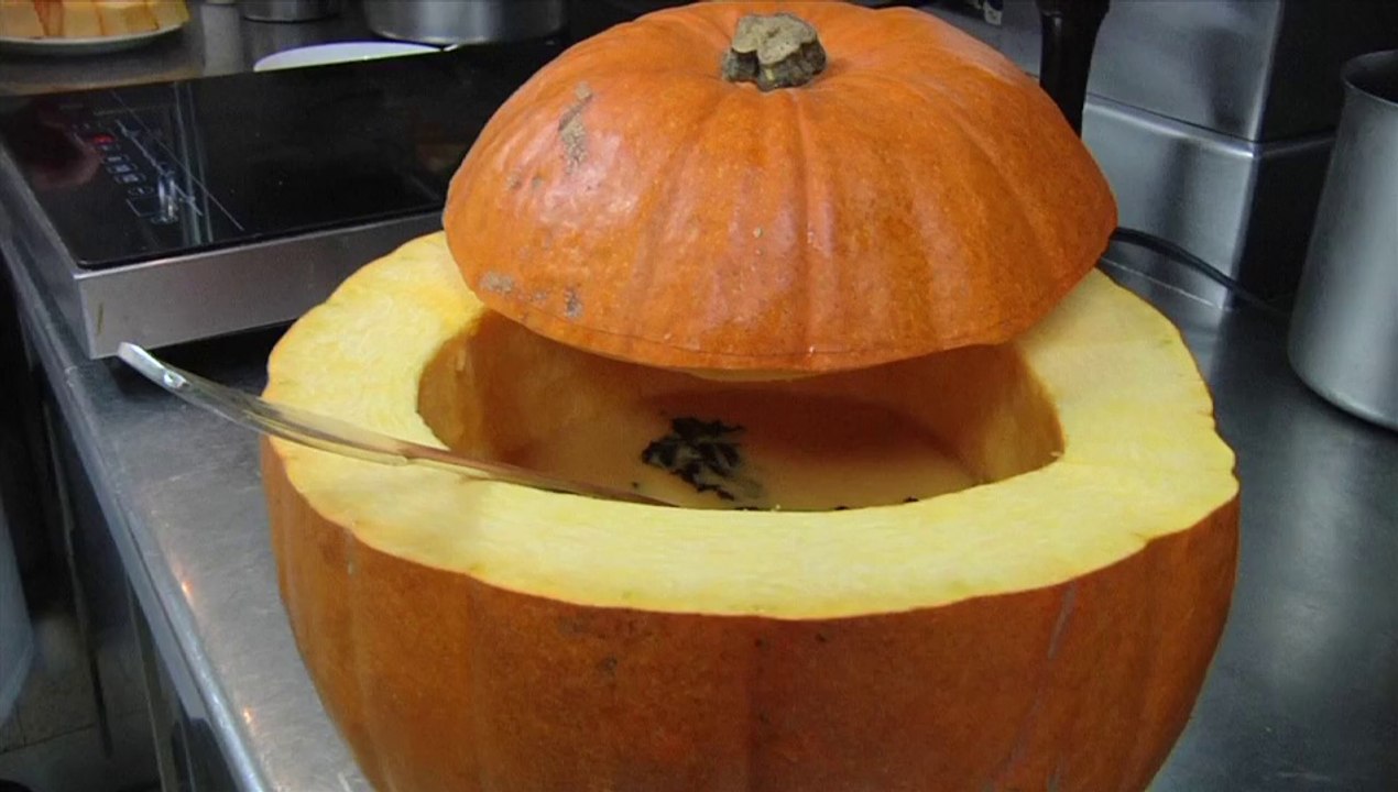 Halloween : la citrouille fait sa soupe avec les trompettes de la mort ! Par Guy Savoy