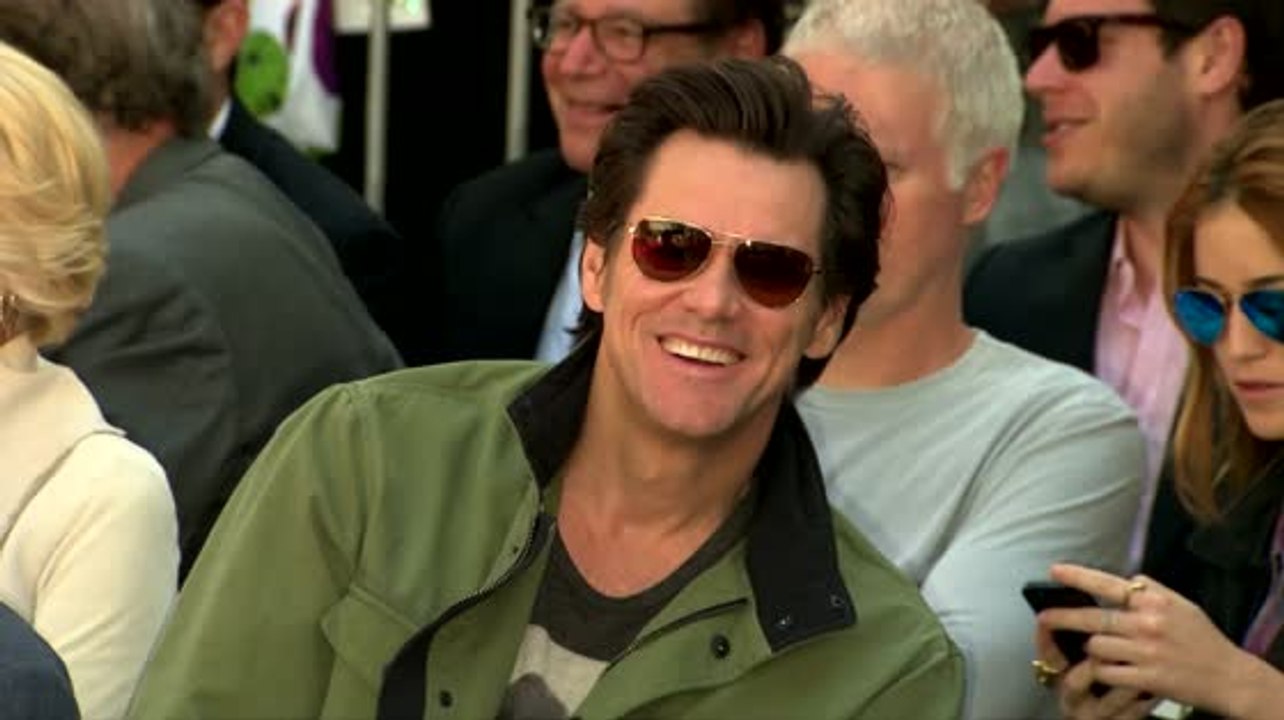 Jim Carrey Reveals Tommy Lee Jones 'Hates Him'