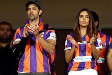 Hrithik upset to be linked with Esha Gupta