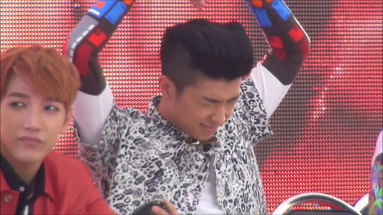 [FANCAM] 141010 PRESS CONFERENCE 우영