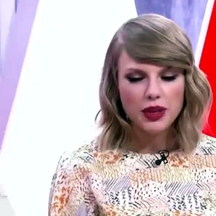 Singer Taylor Swift makes cat noises during an interview!