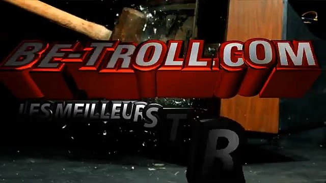 Un clown tueur massacre à la tronçonneuse dans des toilettes publiques