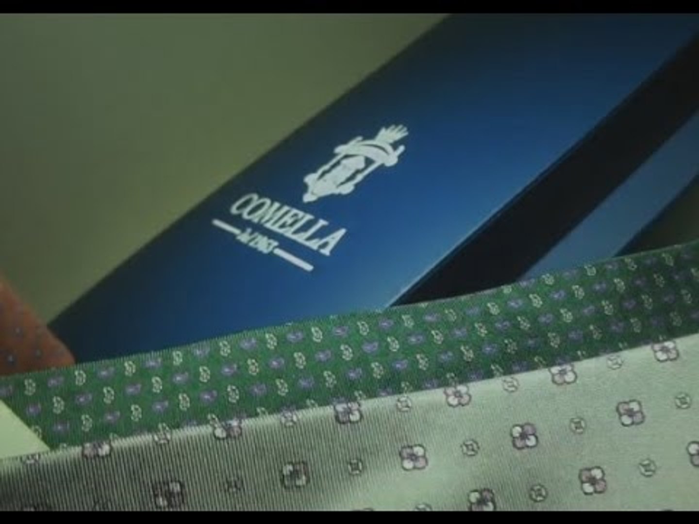 Aversa (CE) - Cravatte e camicie, apre il nuovo store ''Comella''  (29.10.14) - Video Dailymotion