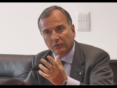 Salerno - Franco Frattini incontra gli studenti dell'Università (29.10.14)
