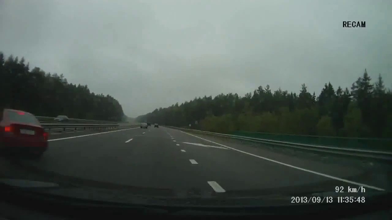Enorme accident de voiture sur l'autoroute!