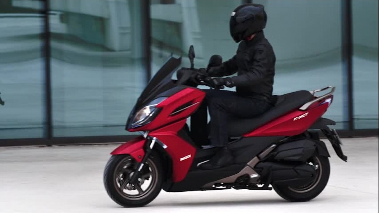 Kymco K-XCT 125i/300i ABS - Spot oficial