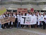Plus de 200 étudiants en médecine ont crié leur colère devant le CHU de Liège