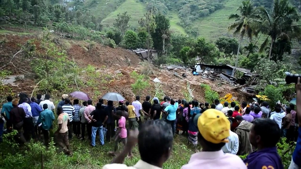 Erdrutsch begräbt Siedlung in Sri Lanka