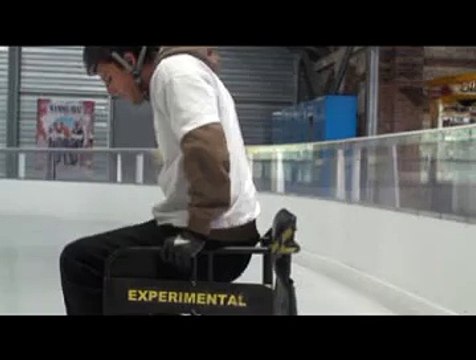 Premiers tests d'un prototype de luge sur glace pour personne à mobilité réduite. Prototype développé dans un laboratoire spécialisé en éco-conception de produit de l'Université de Technologie de Troyes.