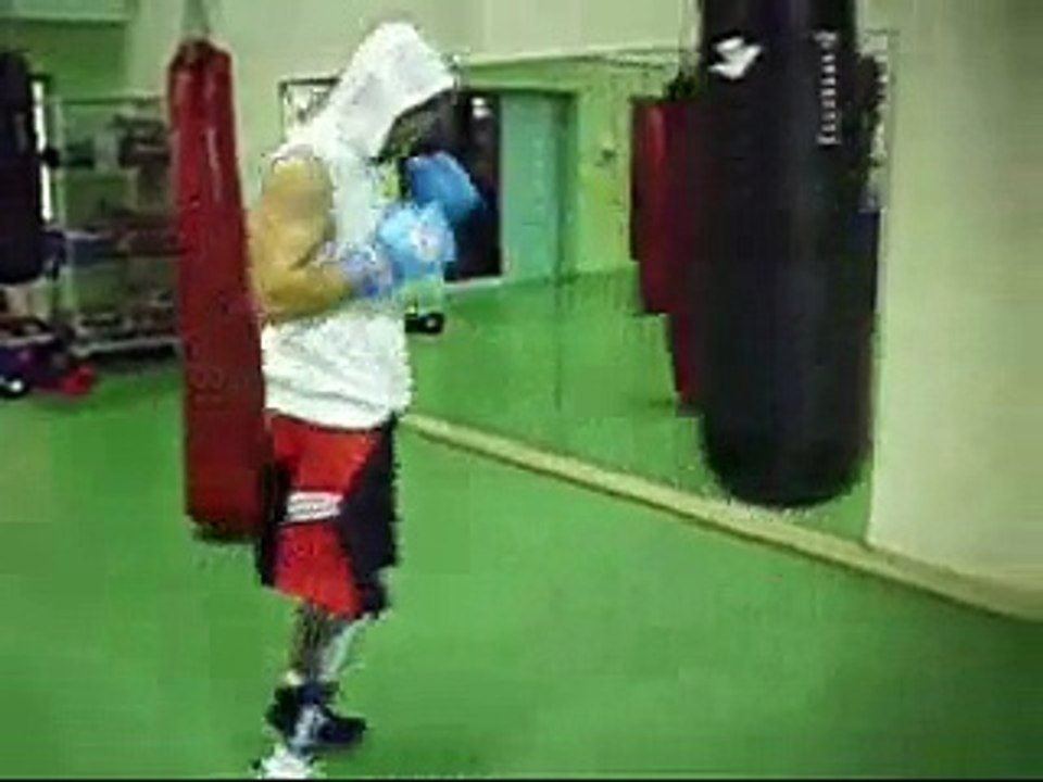 Abel Aber est un sportif à  part entière. Et pourtant, il lui manque une part de lui-même : sa jambe droite. Il a trouvé dans la pratique de la boxe thaà¯ un exutoire salutaire.
