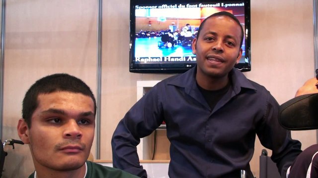 Les penalties, les coups francs et les buuuuuuuuuuts, c'est son domaine. De 17 à 19 ans, Raphael était joueur de foot espoir à l'OL (Olympique lyonnais/ ASPTT). Douze ans derrière le ballon rond mais, problèmes de santé obligent, il doit renoncer à sa