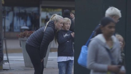 Un affiche publicitaire traumatise les passants