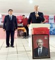 Baykal, Kılıçdaroğlu'nun Yerdeki Fotoğrafı Önünde Konuştu
