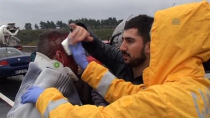 Kaygan Yolda 10 Dakika Arayla İki Tır Devrildi