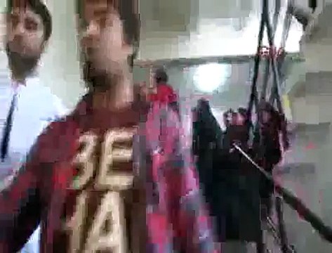 YEMEK ZAMMINI PROTESTO EDEN ÖĞRENCİLER İLE ÖZEL GÜVENLİKÇİLER ARASINDA ARBEDE