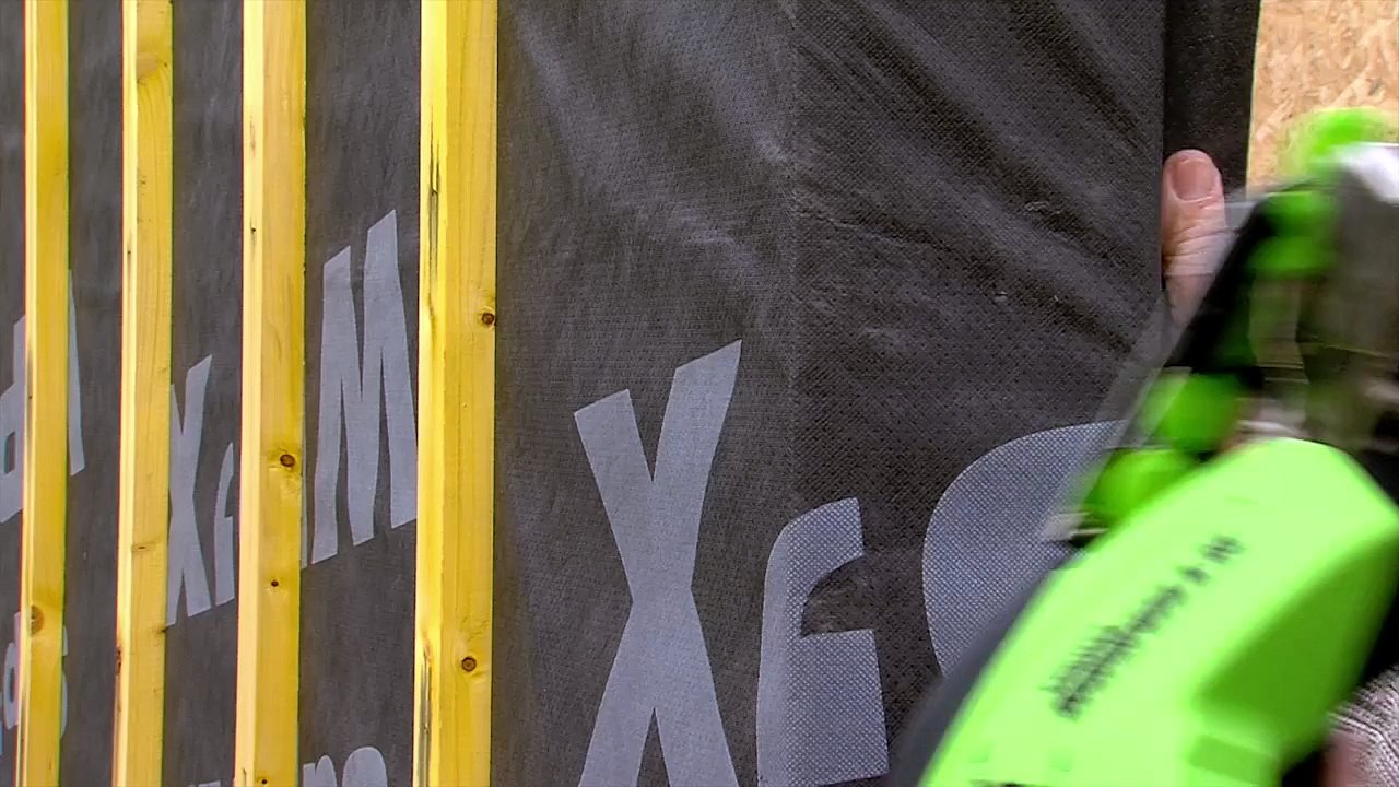 Découper sans traçage une ouverture dans un mur à ossature bois