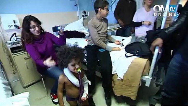 La visite des Olympiens aux enfants de la Timone