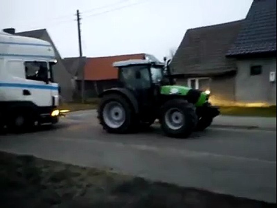 Deutz-Fahr AgroFarm 420_#039;nin Tırı Kurtarma Çabaları - Tarım Günlükleri