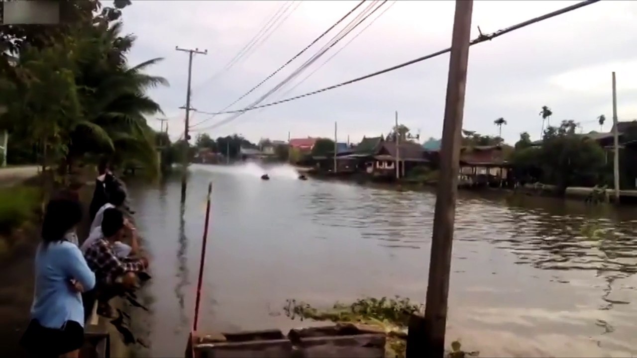 Un speedboat se retourne en pleine course en Thaïlande