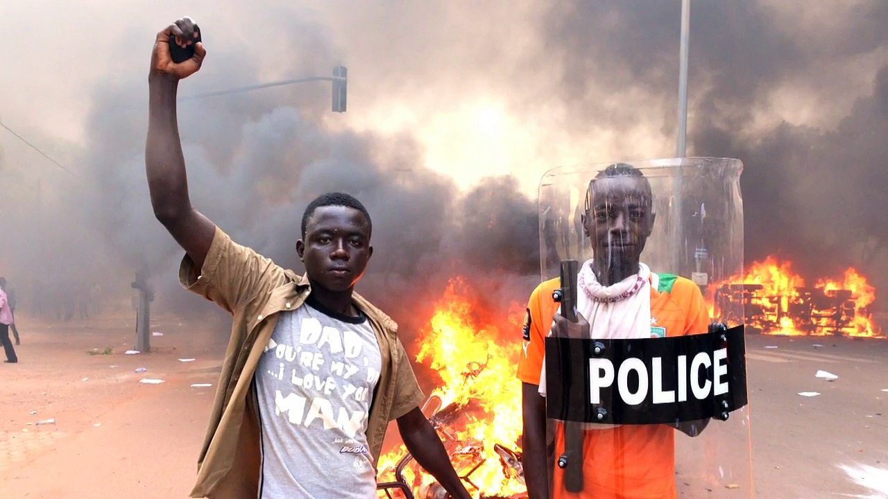 Parlament in Flammen: Aufstand in Burkina Faso