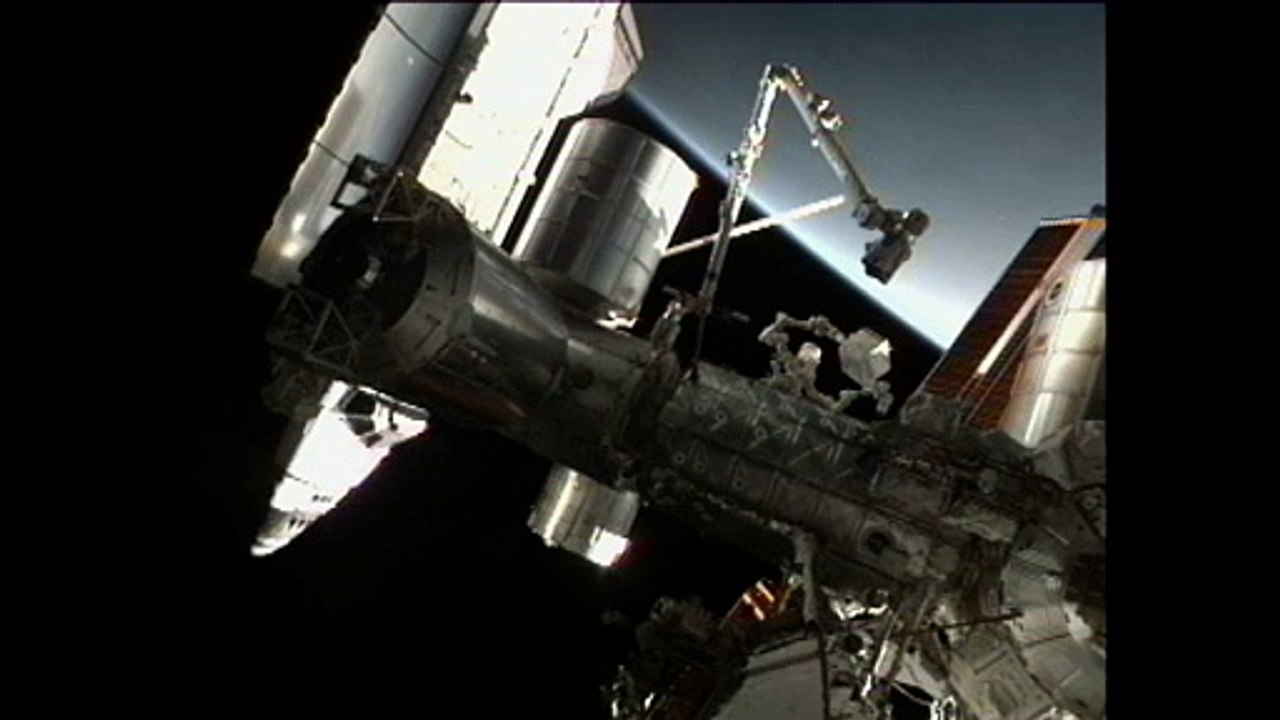 "Rocket Man" et Elton John réveillent les astronautes d'Atlantis