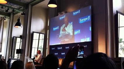 Nicolas Canteloup parodie la conférence de presse d'Europe 1