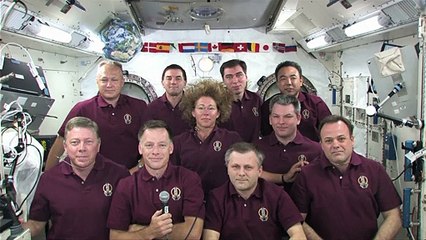 Obama plaisante par téléphone avec les astronautes de la navette Atlantis