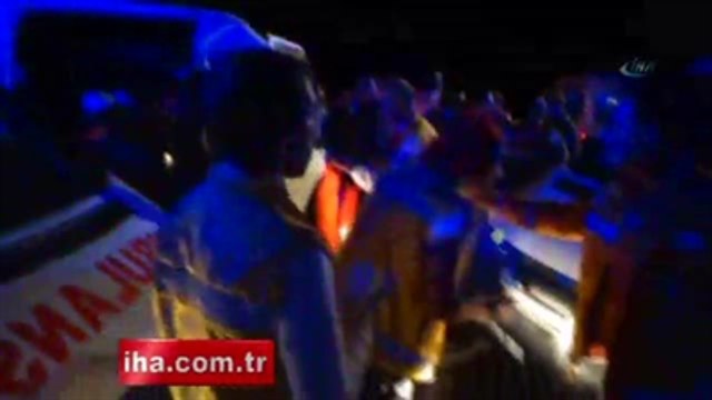 Kamyon, Yolcu Minibüsüne Çarptı: 3 Ölü, 5 Yaralı