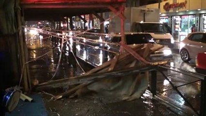 Zonguldak'ta Sağanak - Binanın Yıkımı İçin Kurulan İskele Çöktü