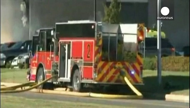 США: самолет врезался в аэропорт