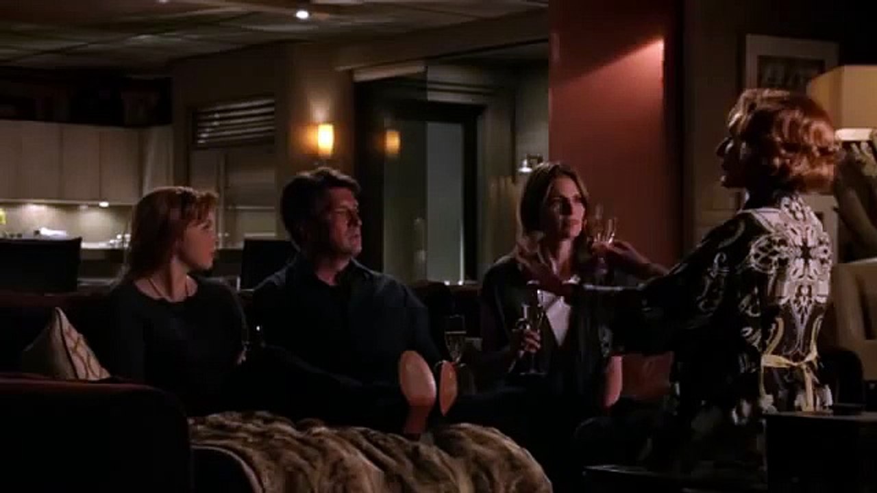 Castle 7x01 Ending Scene Castle/Beckett 'I'm so sorry for what i put you through'