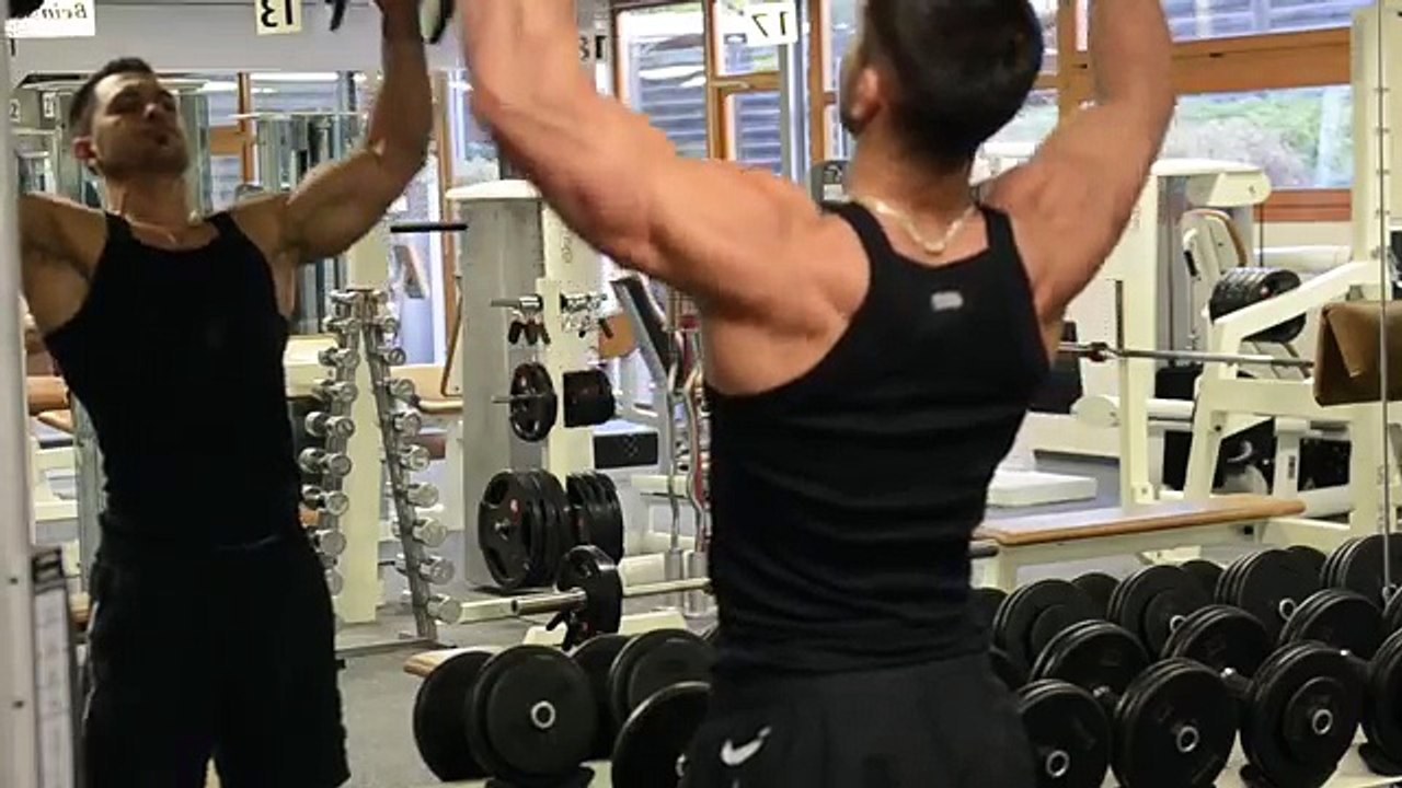 Arnold Shoulder Press - Dumbbell Shoulders Exercise