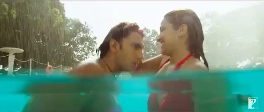 Parineeti Chopra’s HOT kiss with Ranveer Singh