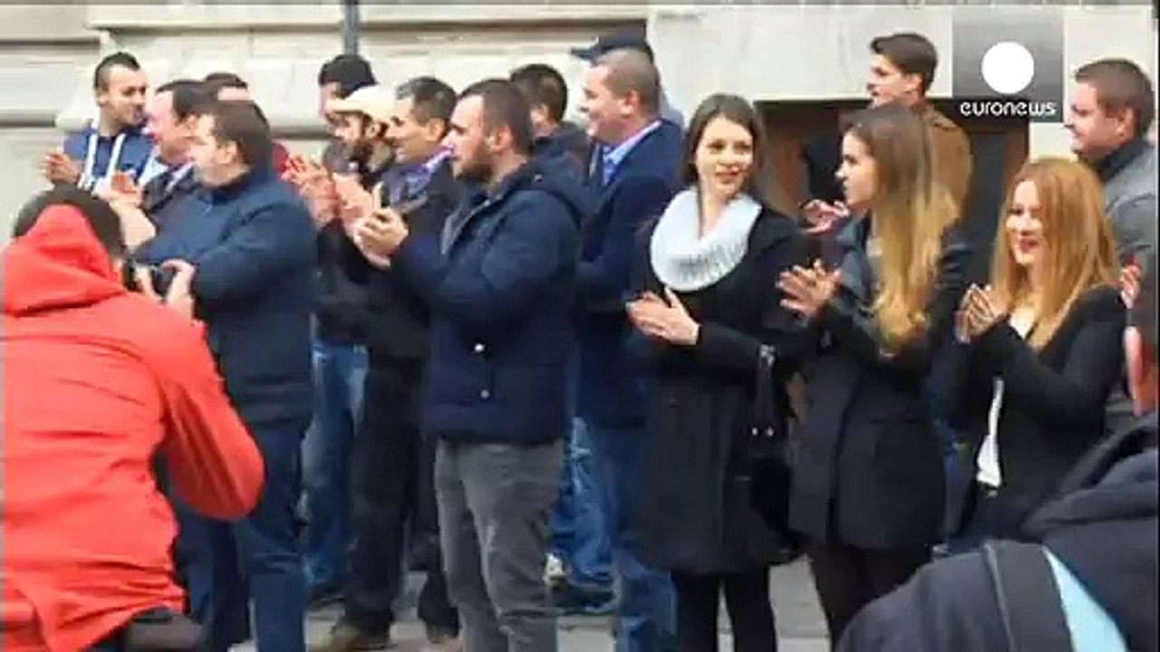 صناديق الاقتراع فتحت في رومانيا لانتخاب خلف لباسيسكو