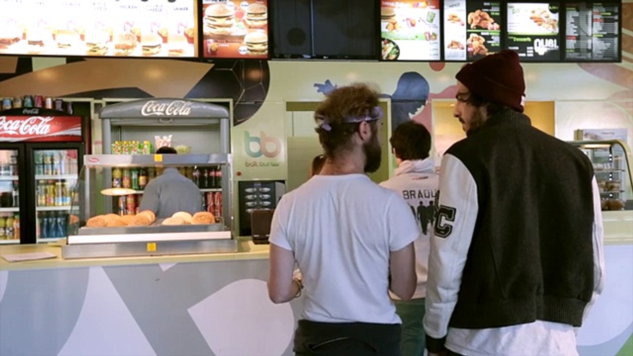 Il passe la commande parfaite dans un fast-food et pourtant...