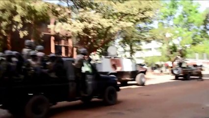 رئيس بوركينا فاسو يرفض التنحي و30 قتيلا في اعمال الشغب