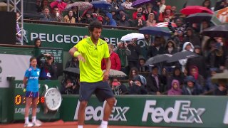 Dance battle between Monfils and Lokoli at Roland Garros