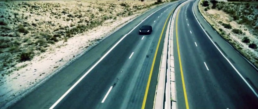 Vous allez rigoler_ mais la fille qui roule pour Blancpain porte une... Hublot !