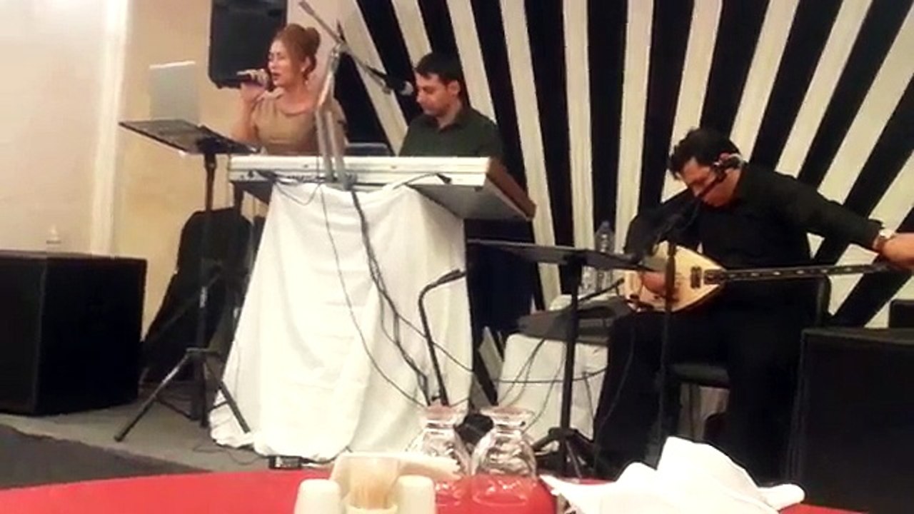 Ferit & Gurbet-Mhemmedo,,sahnede her istek şarkılara cevap veriyor