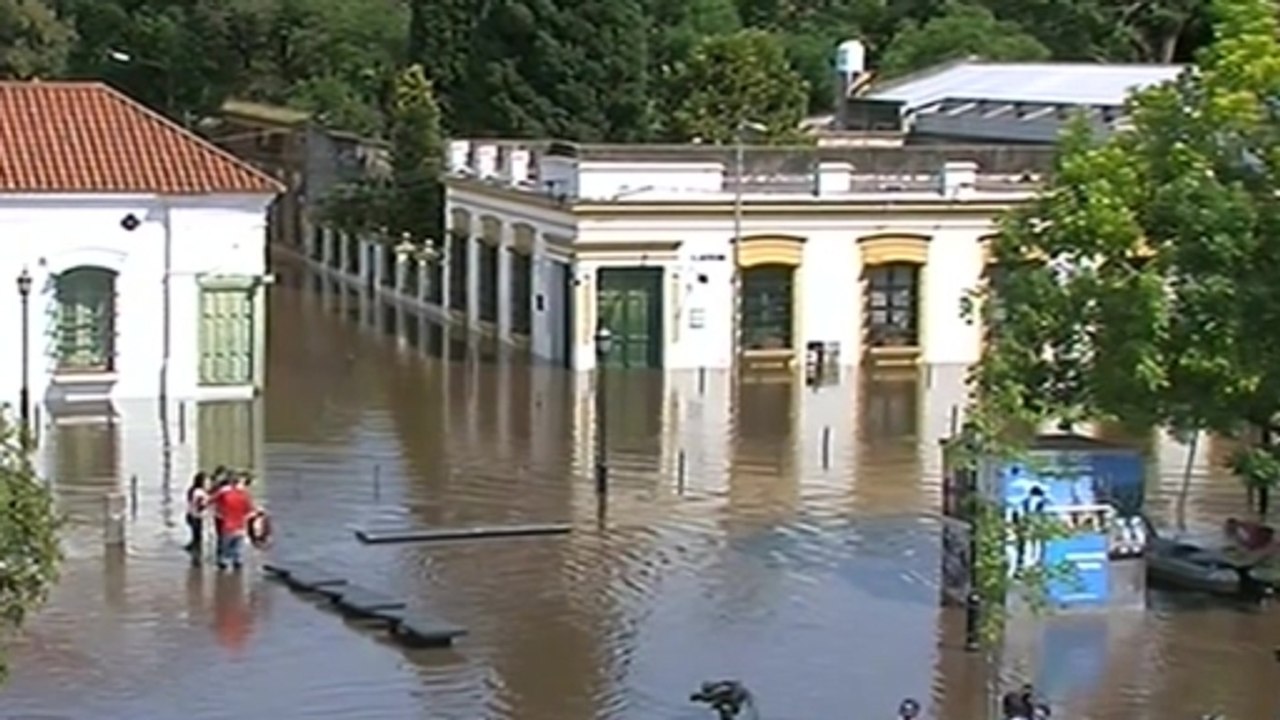 Buenos Aires suburbs under water