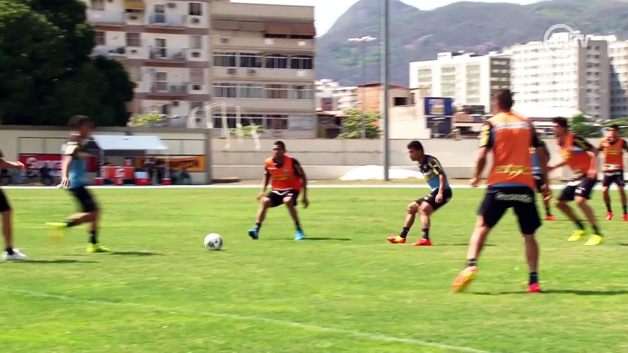 Novo titular, Murilo marca e decide treino do Botafogo