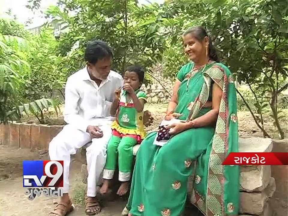 Girl found abandoned at railway station, cops search for parents, Rajkot - Tv9 Gujarati