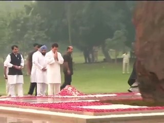 sonia gandhi and rahul gandhi for indira