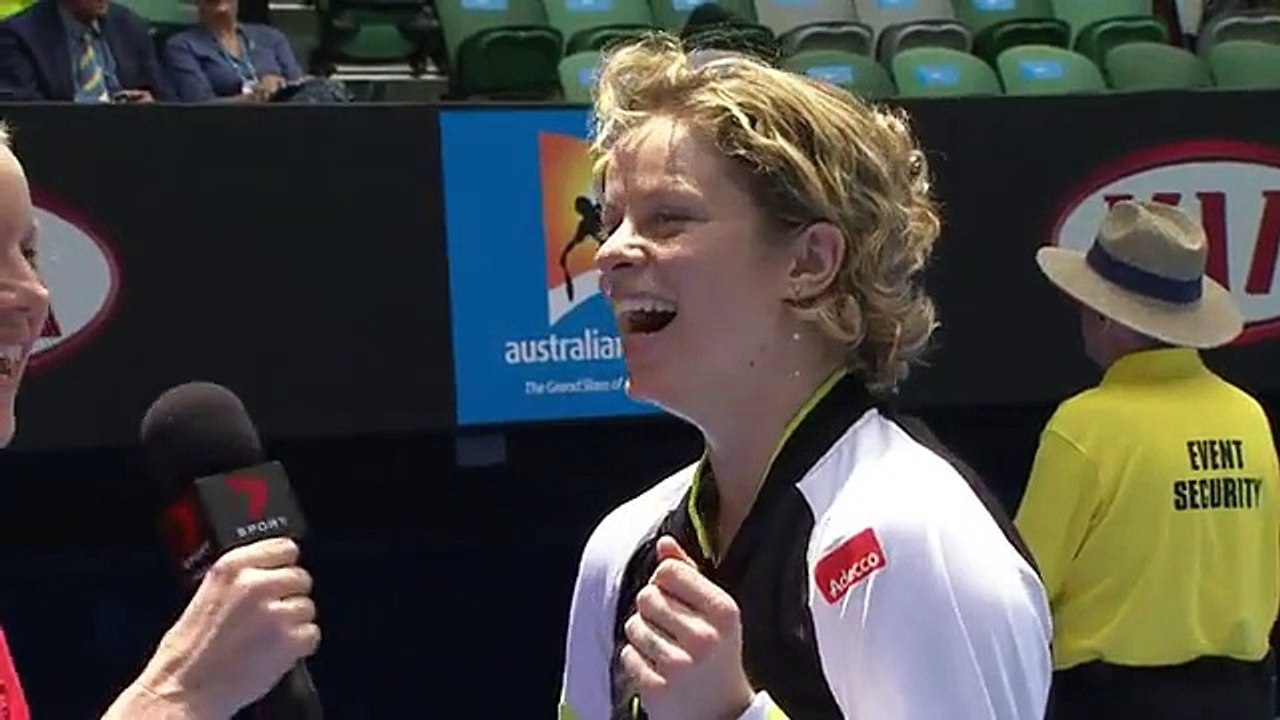 Kim Clijsters demande que tout le court chante "Happy birthday" pour sa soeur Elke