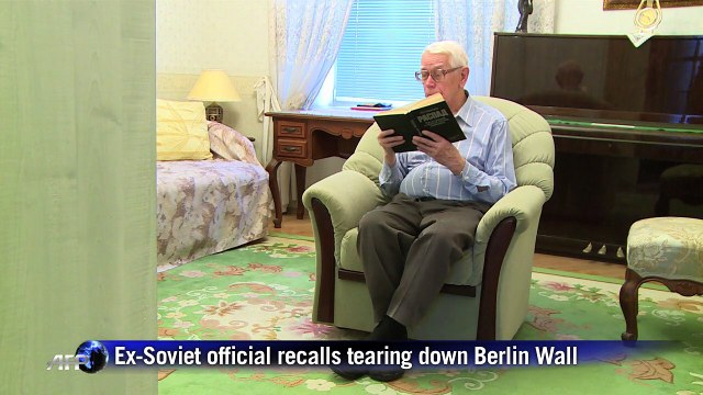 Ex-Soviet official recalls tearing down of Berlin Wall