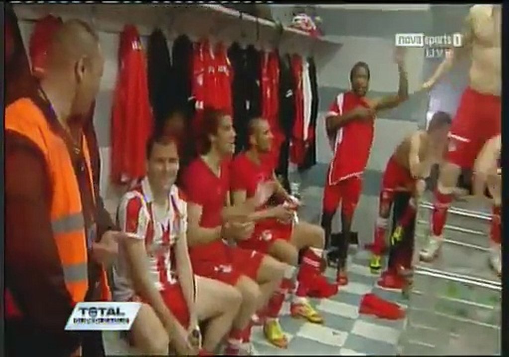 L'Olympiakos fête son titre, Mirallas danse