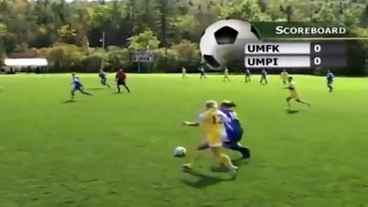 Superbe tacle d'une joueuse de football